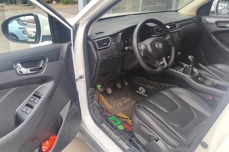 Used Dongfeng Fengon 580 2016 1.5T Manual Luxury Edition Driver Seat