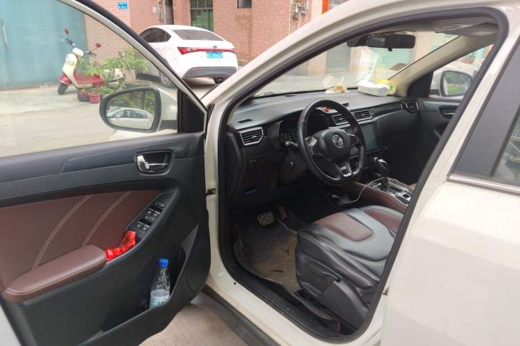Used Dongfeng Fengon 580 2016 Revised Version 1.5T CVT Luxury Edition Driver Seat