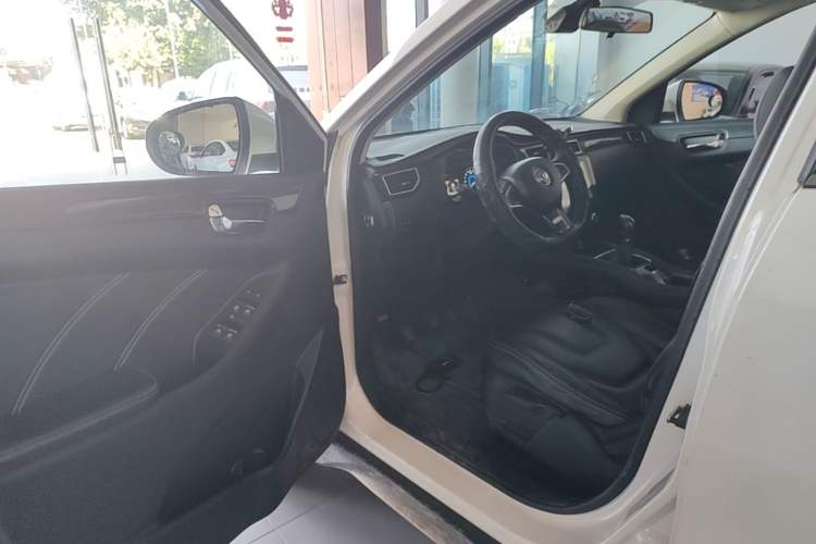 Used Dongfeng Fengon 580 2016 1.5T Manual Luxury Edition Driver Seat