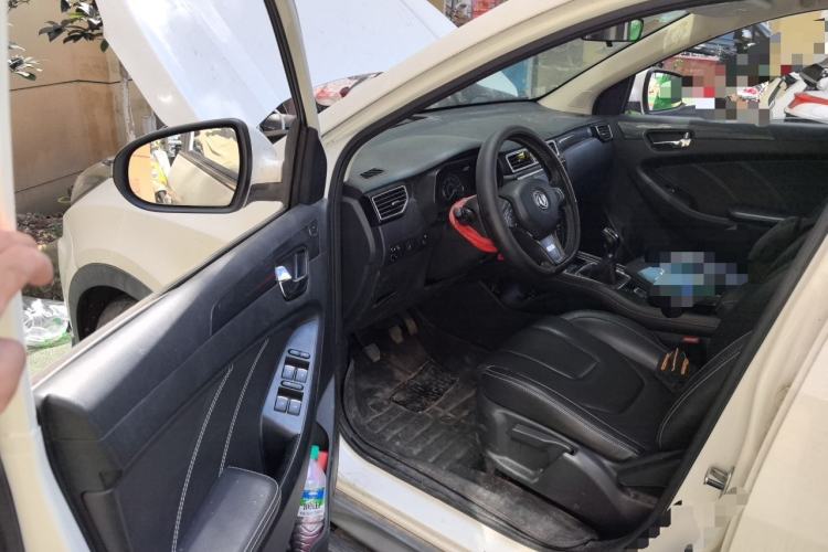 Used Dongfeng Fengon 580 2016 1.5T Manual Luxury Edition Driver Seat