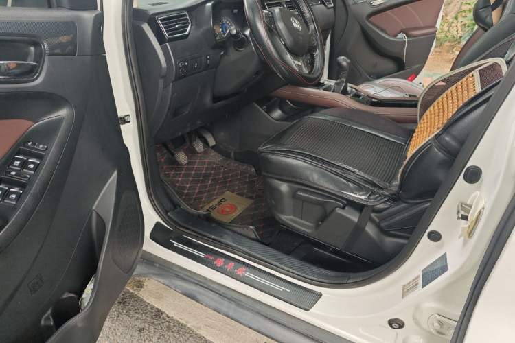 Used Dongfeng Fengon 580 2016 1.5T Manual Luxury Edition Driver Seat