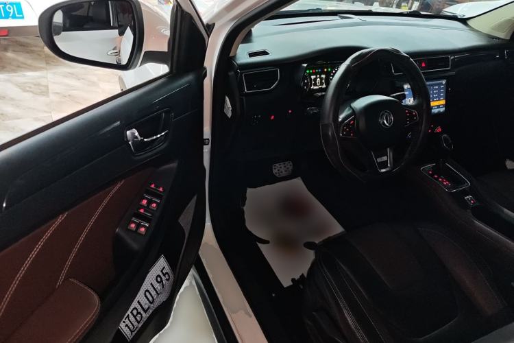 Used Dongfeng Fengon 580 2016 Revised Version 1.5T CVT Luxury Edition Driver Seat