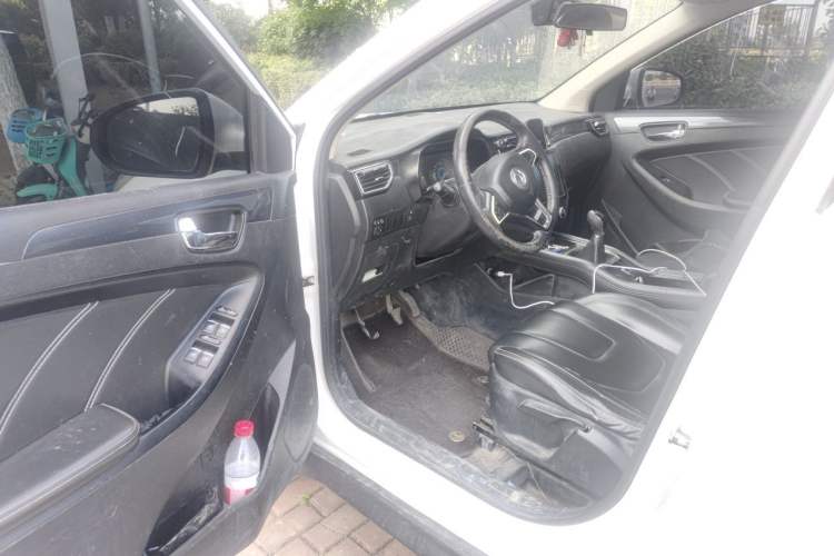 Used Dongfeng Fengon 580 2016 1.5T Manual Luxury Edition Driver Seat