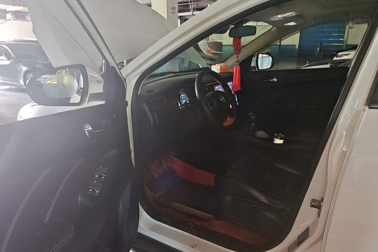 Used Dongfeng Fengon 580 2016 1.5T Manual Luxury Edition Driver Seat