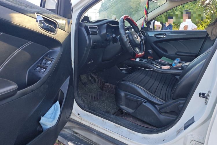 Used Dongfeng Fengon 580 2016 1.5T Manual Luxury Edition Driver Seat