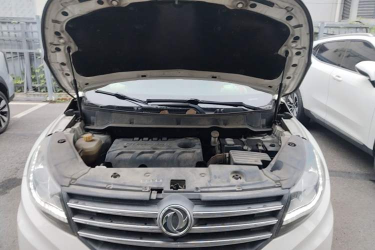 Used Dongfeng Fengon 580 2016 1.8L Manual Comfort Model Engine Bay