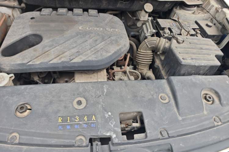 Used Dongfeng Fengon 580 2016 1.5T Manual Luxury Edition Engine Bay