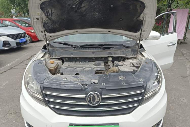 Used Dongfeng Fengon 580 2016 1.8L Manual Comfort Model Engine Bay