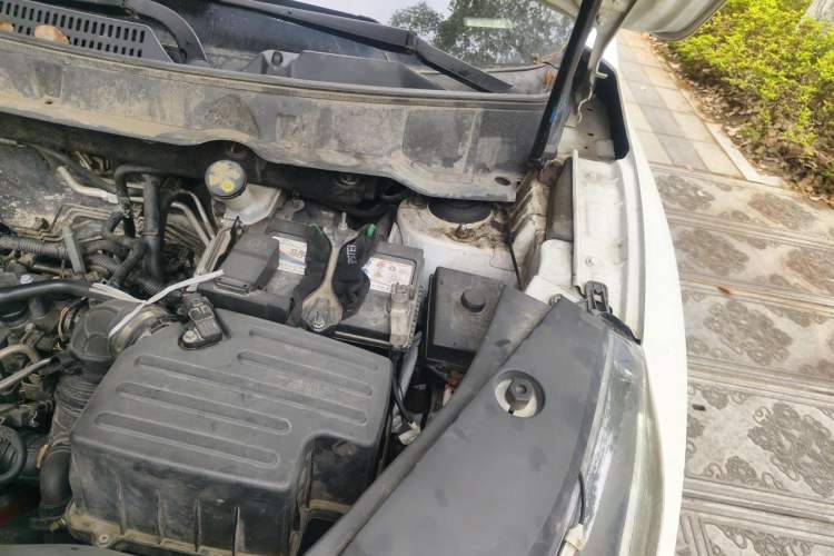 Used Dongfeng Fengon 580 2016 1.5T Manual Luxury Edition Engine Bay Left