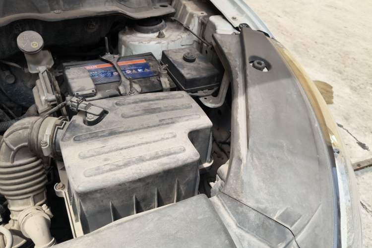 Used Dongfeng Fengon 580 2016 1.5T Manual Luxury Edition Engine Bay Left