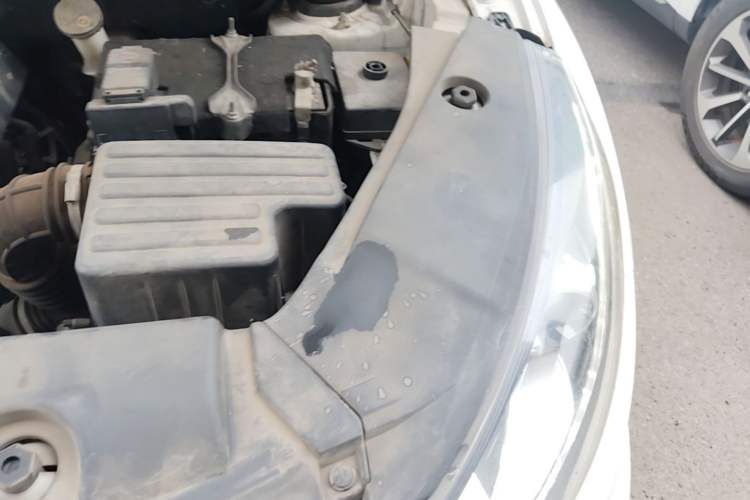 Used Dongfeng Fengon 580 2016 1.8L Manual Comfort Model Engine Bay Left