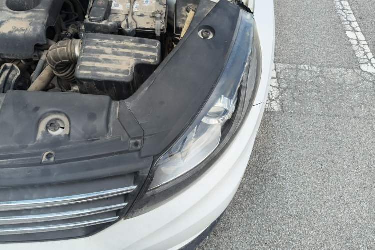 Used Dongfeng Fengon 580 2016 1.8L Manual Comfort Model Engine Bay Left