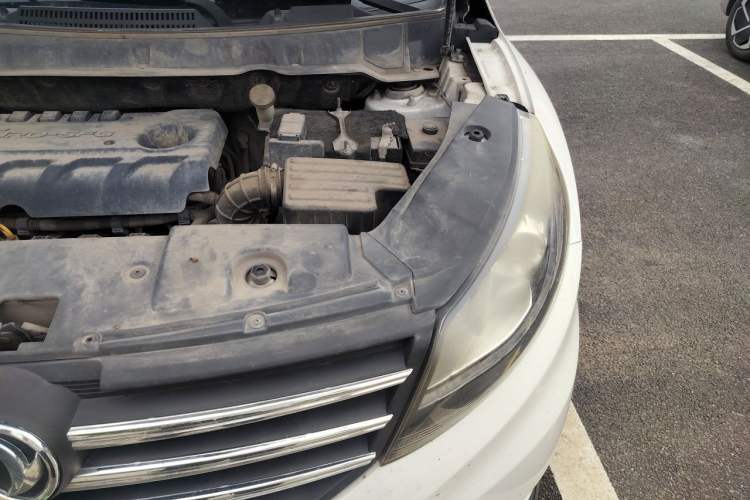 Used Dongfeng Fengon 580 2016 1.8L Manual Comfort Model Engine Bay Left