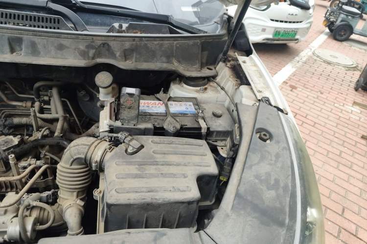 Used Dongfeng Fengon 580 2016 1.5T Manual Luxury Edition Engine Bay Left