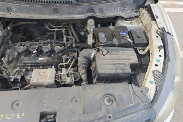 Used Dongfeng Fengon 580 2016 1.5T Manual Luxury Edition Engine Bay Left
