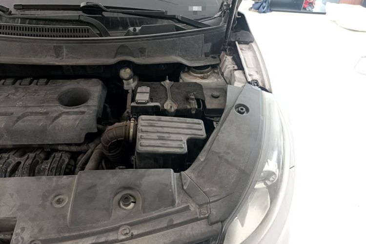 Used Dongfeng Fengon 580 2016 1.8L Manual Comfort Model Engine Bay Left