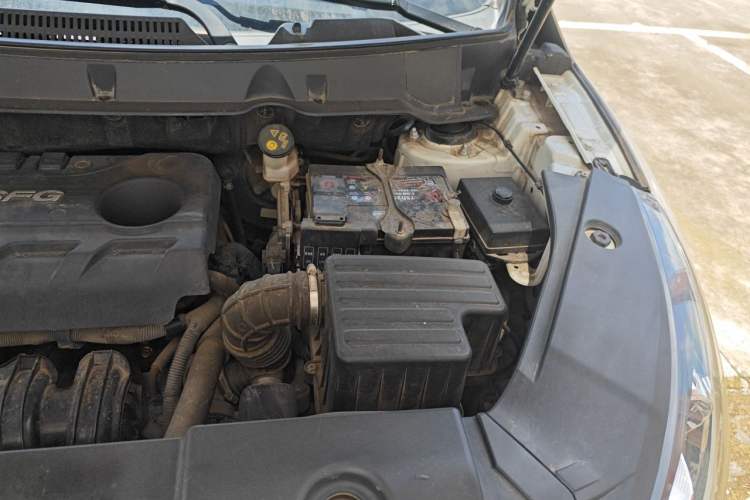 Used Dongfeng Fengon 580 2016 1.8L Manual Comfort Model Engine Bay Left