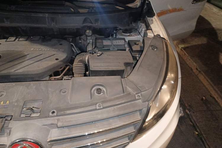 Used Dongfeng Fengon 580 2016 1.5T Manual Luxury Edition Engine Bay Left