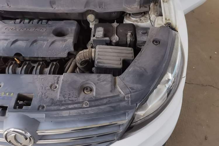 Used Dongfeng Fengon 580 2016 1.8L Manual Comfort Model Engine Bay Left