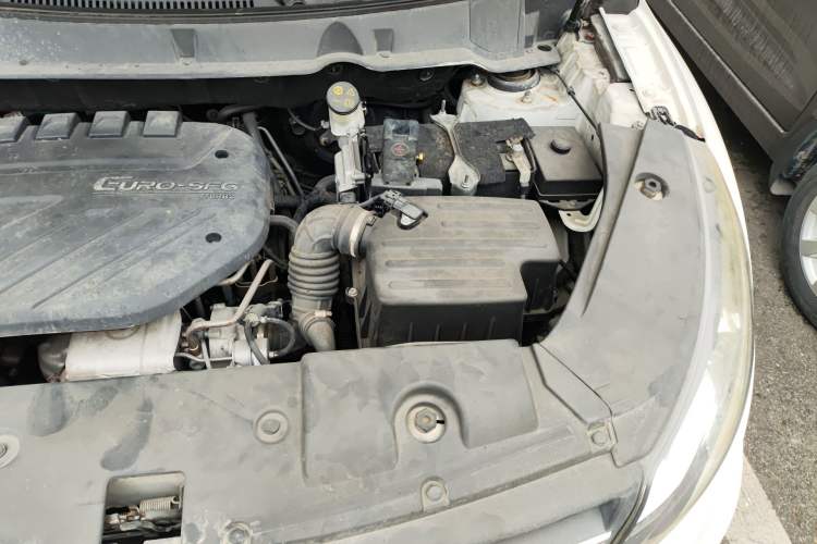 Used Dongfeng Fengon 580 2016 1.5T Manual Luxury Edition Engine Bay Left
