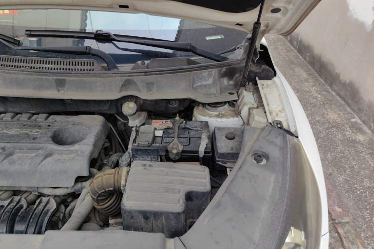 Used Dongfeng Fengon 580 2016 1.8L Manual Comfort Model Engine Bay Left