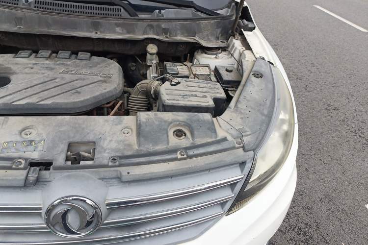 Used Dongfeng Fengon 580 2016 1.5T Manual Luxury Edition Engine Bay Left