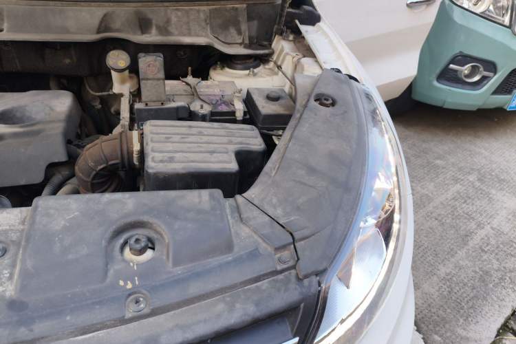 Used Dongfeng Fengon 580 2016 1.8L Manual Comfort Model Engine Bay Left