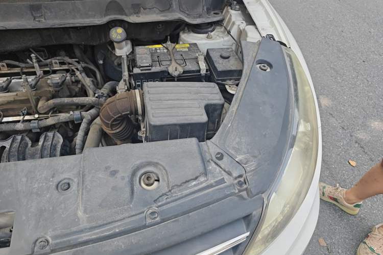 Used Dongfeng Fengon 580 2016 1.8L Manual Comfort Model Engine Bay Left