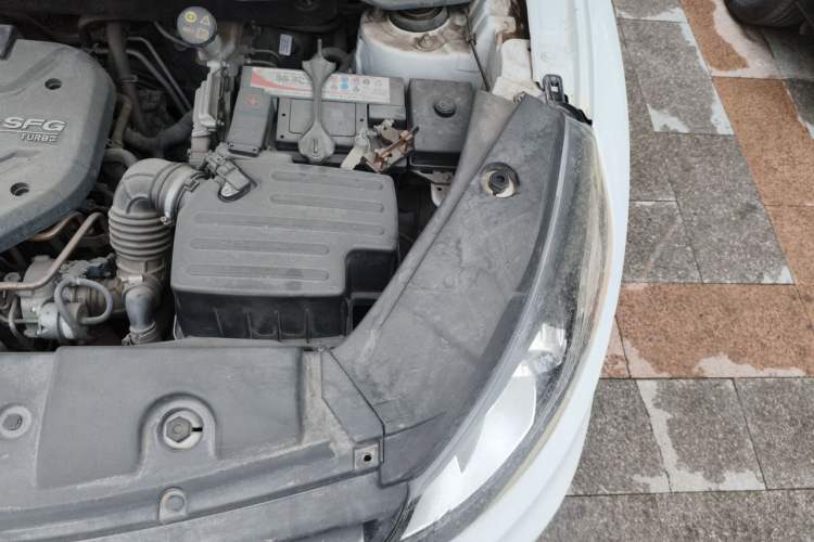Used Dongfeng Fengon 580 2016 1.5T Manual Luxury Edition Engine Bay Left