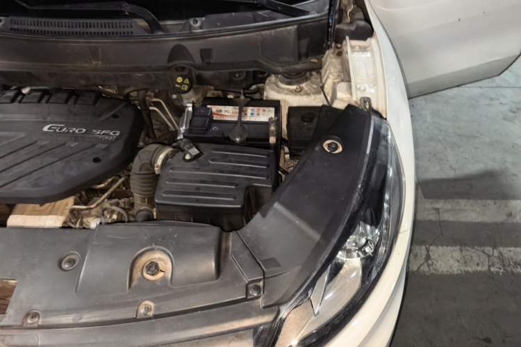 Used Dongfeng Fengon 580 2016 1.5T Manual Luxury Edition Engine Bay Left