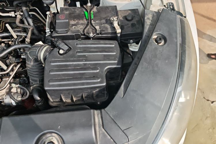 Used Dongfeng Fengon 580 2016 1.5T Manual Luxury Edition Engine Bay Left
