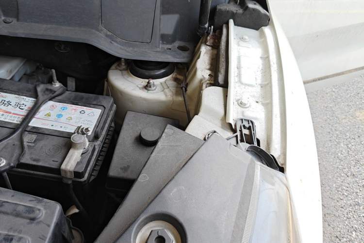 Used Dongfeng Fengon 580 2016 1.5T Manual Luxury Edition Engine Bay Left