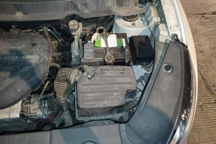 Used Dongfeng Fengon 580 2016 1.5T Manual Luxury Edition Engine Bay Left