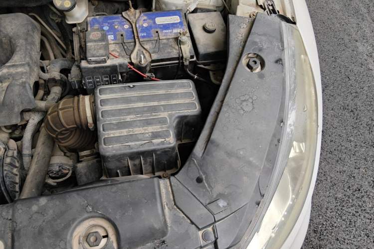 Used Dongfeng Fengon 580 2016 1.8L Manual Comfort Model Engine Bay Left