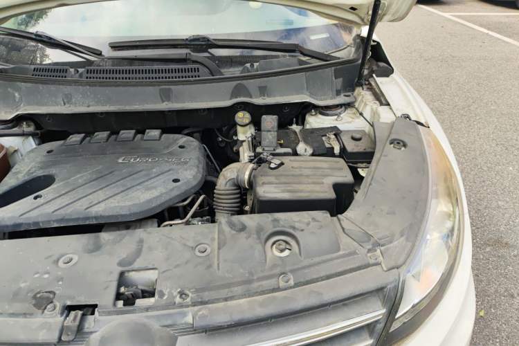Used Dongfeng Fengon 580 2016 1.5T Manual Luxury Edition Engine Bay Left