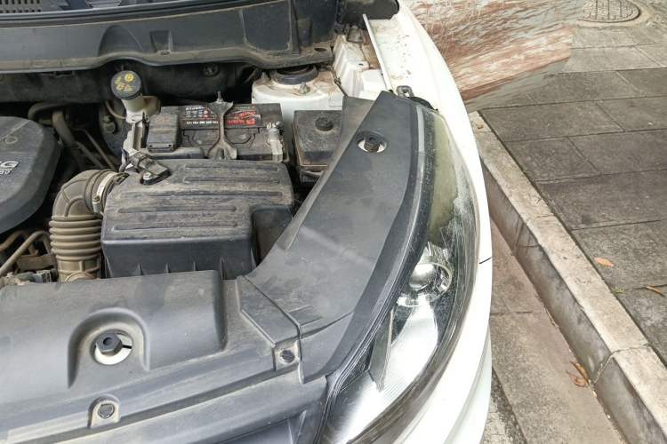 Used Dongfeng Fengon 580 2016 1.5T Manual Luxury Edition Engine Bay Left