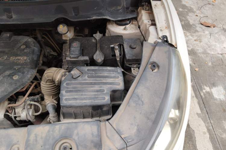 Used Dongfeng Fengon 580 2016 Revised Version 1.5T CVT Luxury Edition Engine Bay Left