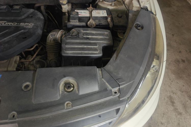Used Dongfeng Fengon 580 2016 Revised Version 1.5T CVT Luxury Edition Engine Bay Left