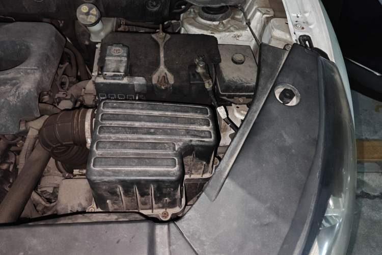 Used Dongfeng Fengon 580 2016 1.8L Manual Comfort Model Engine Bay Left