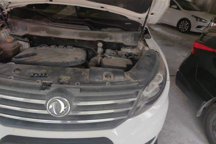 Used Dongfeng Fengon 580 2016 1.5T Manual Comfort Model Engine Bay Left