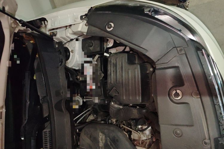 Used Dongfeng Fengon 580 2016 Revised Version 1.5T CVT Luxury Edition Engine Bay Left
