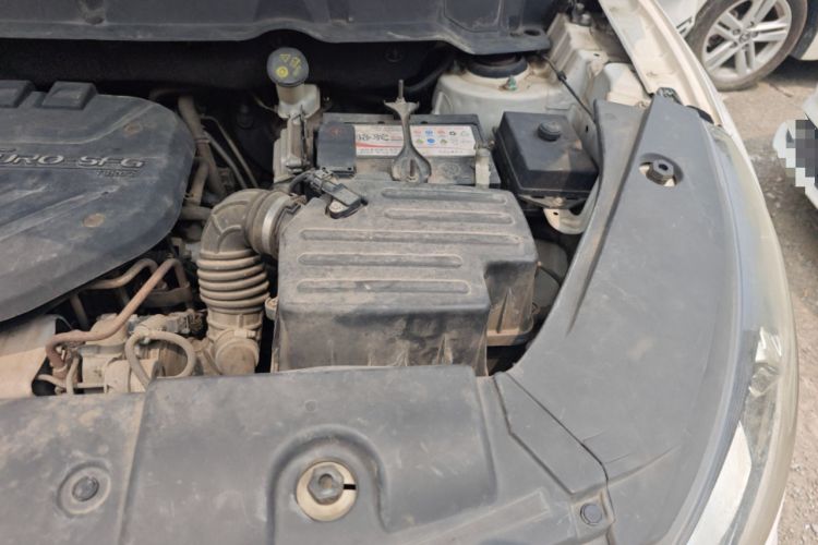 Used Dongfeng Fengon 580 2016 1.5T Manual Luxury Edition Engine Bay Left