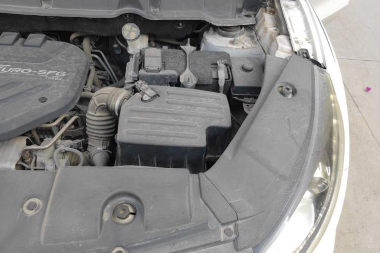 Used Dongfeng Fengon 580 2016 1.5T Manual Luxury Edition Engine Bay Left