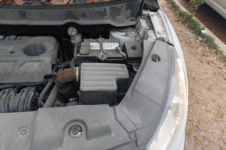 Used Dongfeng Fengon 580 2016 1.8L Manual Comfort Model Engine Bay Left