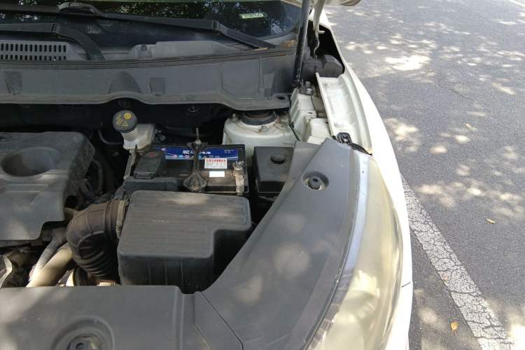 Used Dongfeng Fengon 580 2016 1.8L Manual Comfort Model Engine Bay Left