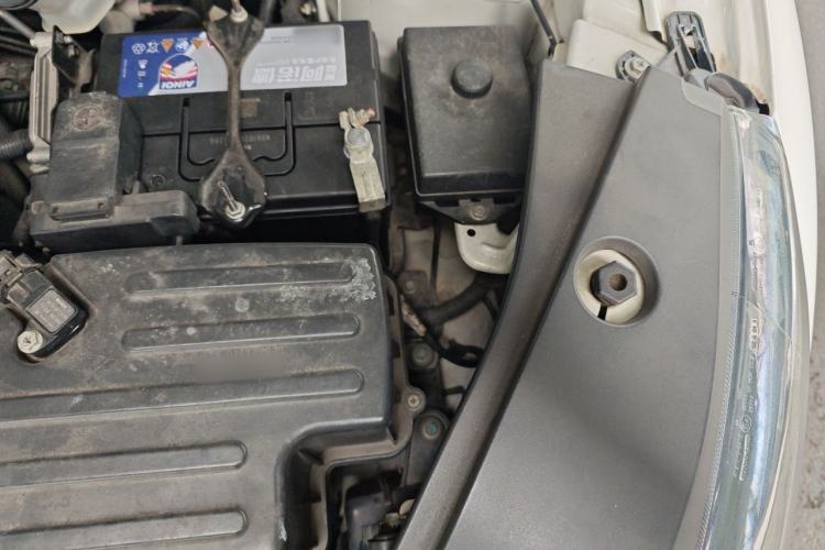 Used Dongfeng Fengon 580 2016 1.5T Manual Luxury Edition Engine Bay Left