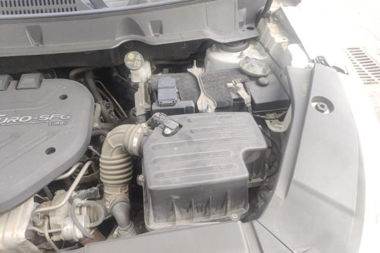 Used Dongfeng Fengon 580 2016 1.5T Manual Luxury Edition Engine Bay Left
