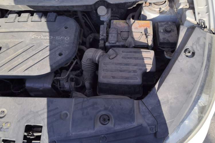 Used Dongfeng Fengon 580 2016 Revised Version 1.5T CVT Luxury Edition Engine Bay Left
