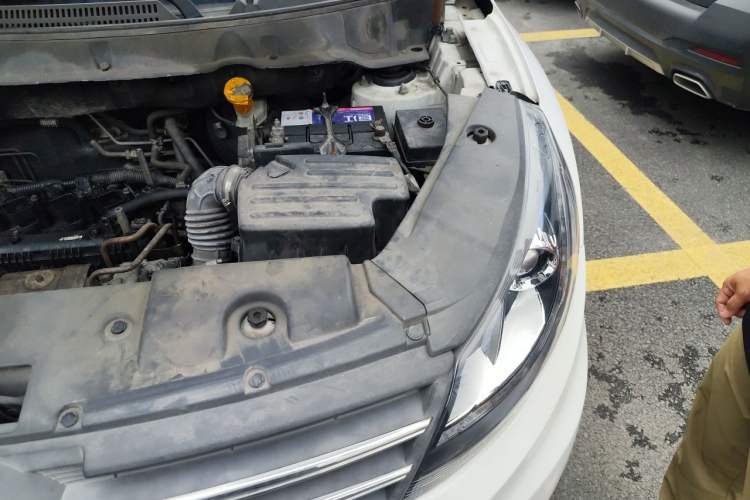 Used Dongfeng Fengon 580 2016 Revised Version 1.5T CVT Comfort Edition Engine Bay Left