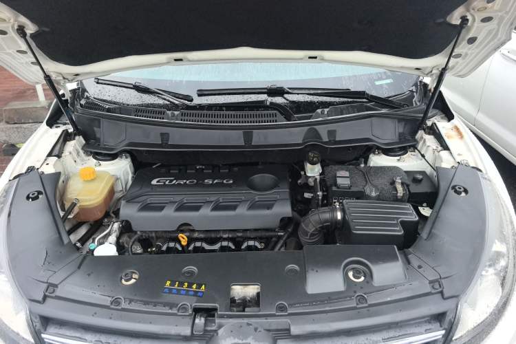 Used Dongfeng Fengon 580 2016 1.8L Manual Comfort Model Engine Bay